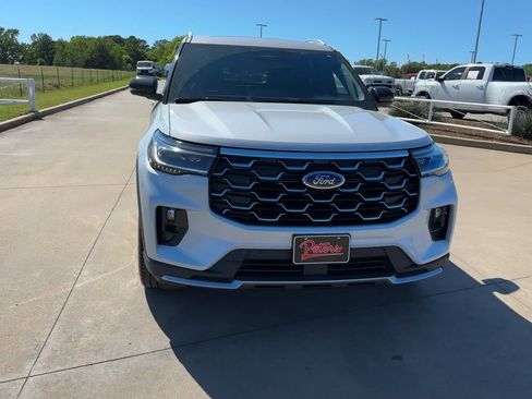 Used 2025 Ford Explorer Platinum w/ LUX Leather Package AWD/4WD image 4