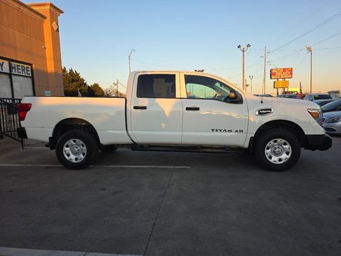 Used 2018 Nissan Titan S image 4