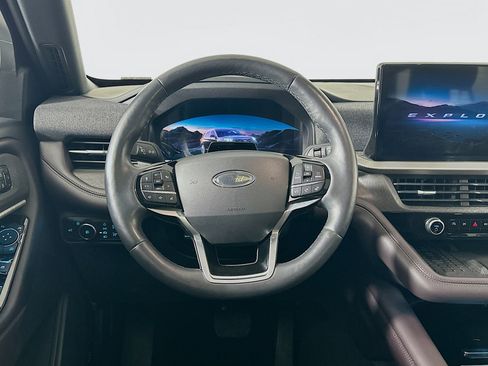 Used 2025 Ford Explorer Platinum w/ LUX Leather Package AWD/4WD image 18