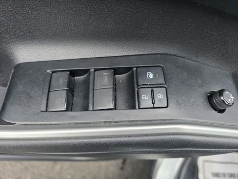 Used 2022 Toyota Highlander XLE image 12