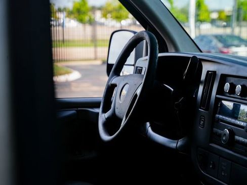 Used 2013 Chevrolet Express 3500 LS image 28