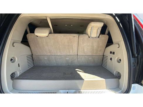 Used 2018 Cadillac Escalade Luxury AWD/4WD image 17