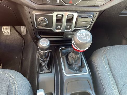 Used 2025 Jeep Wrangler Sport image 28