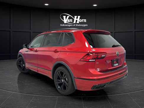 Used 2024 Volkswagen Tiguan SE R-Line AWD/4WD image 5