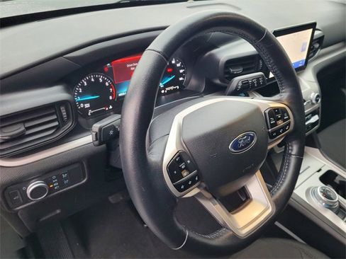 Used 2022 Ford Explorer XLT image 22