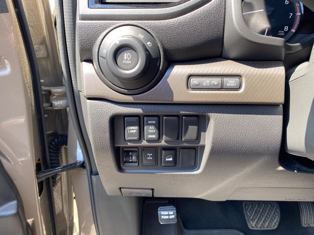 Used 2024 Nissan Titan PRO-4X w/ Pro-4x Convenience Package AWD/4WD image 12