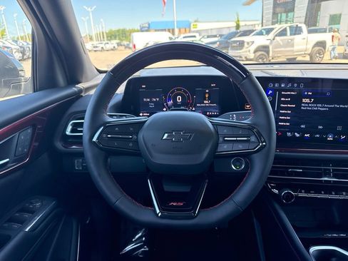 Used 2025 Chevrolet Traverse RS AWD/4WD image 17