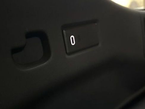 Used 2024 GMC Yukon XL Denali image 16