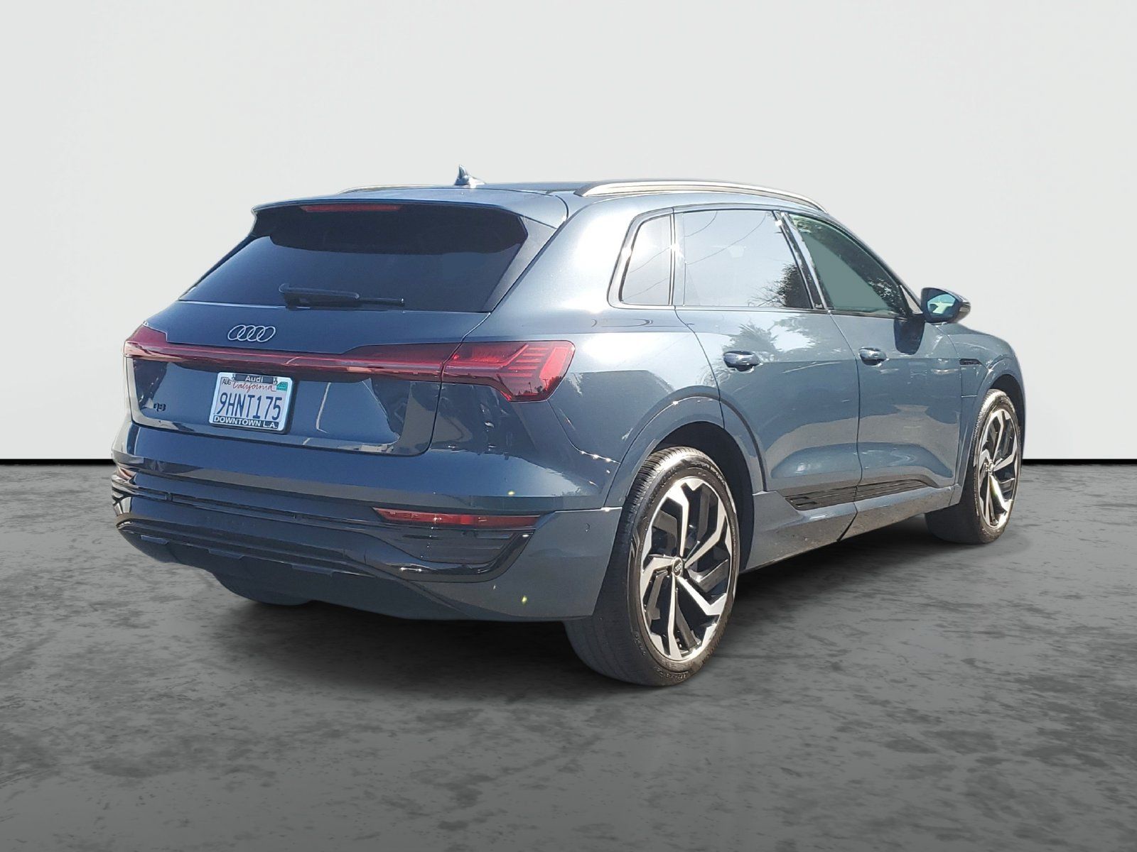 Used 2024 Audi Q8 e-tron Premium Plus w/ Premium Plus Package AWD/4WD image 4
