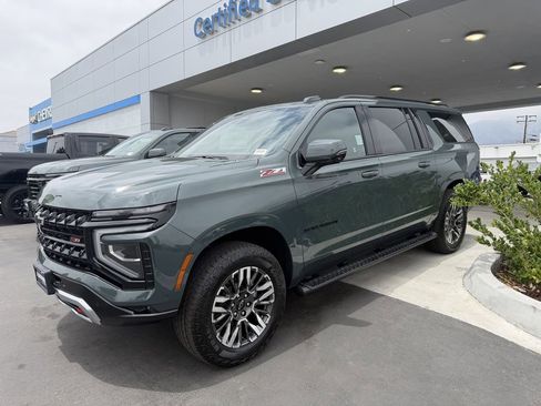 New 2026 Chevrolet Suburban Z71 w/ Comfort Package AWD/4WD image 7