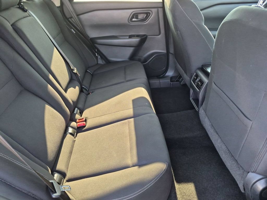 Used 2024 Nissan Rogue S AWD/4WD image 30