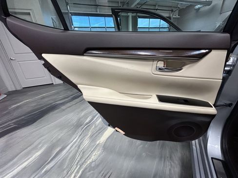 Used 2017 Lexus ES 350 350 w/ Luxury Package image 48