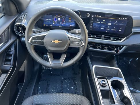 Used 2026 Chevrolet Equinox LT image 32