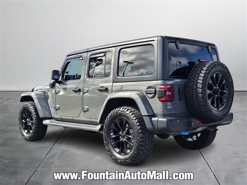 Used 2022 Jeep Wrangler Unlimited Sahara image 3
