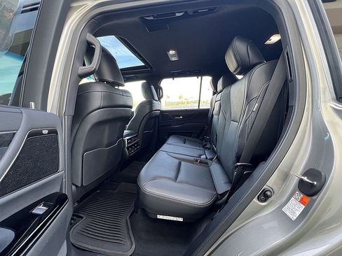 Used 2024 Lexus LX 600 4WD w/ Luxury Package image 13