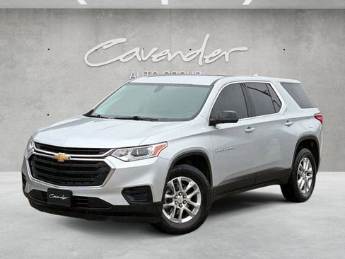 Used 2021 Chevrolet Traverse LS FWD image 1