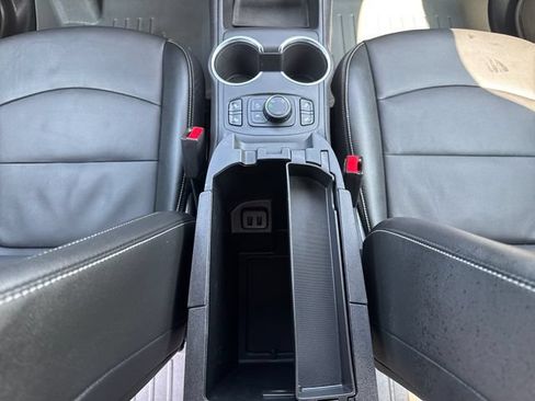 Used 2024 GMC Terrain SLT AWD/4WD image 35