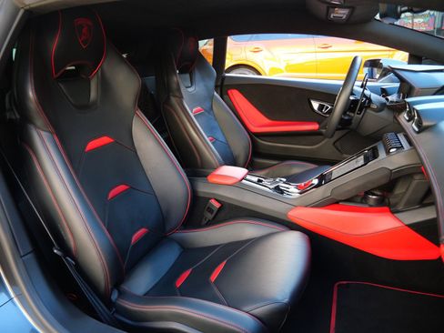 Used 2021 Lamborghini Huracan EVO image 8