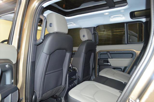 New 2026 Land Rover Defender 110 S AWD/4WD image 31
