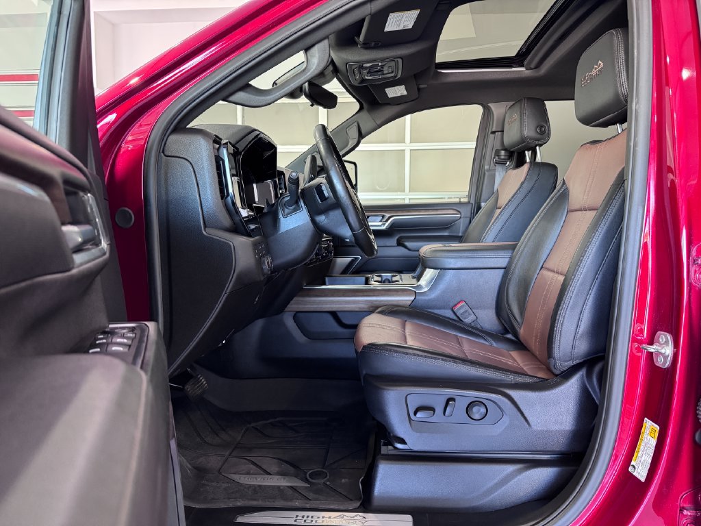 Certified 2025 Chevrolet Silverado 3500 High Country w/ Technology Package AWD/4WD image 13
