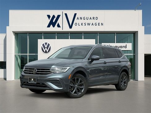 Used 2023 Volkswagen Tiguan SE image 1