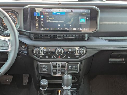 Used 2024 Jeep Wrangler Sahara image 27