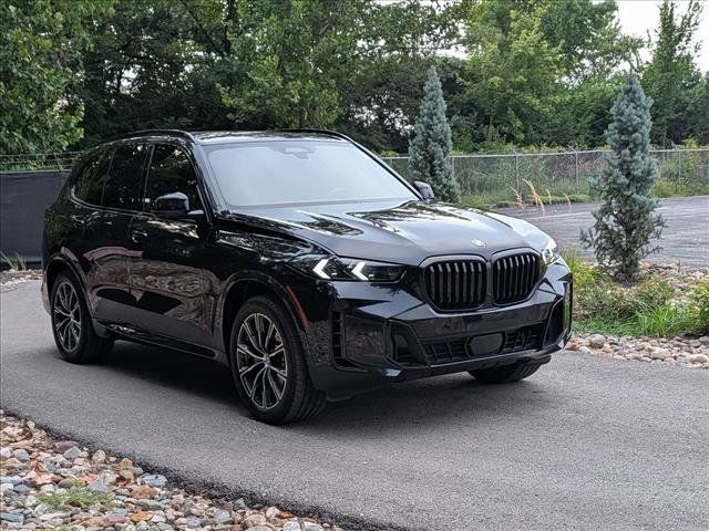 Used 2025 BMW X5 xDrive40i w/ M Sport Package AWD/4WD image 8