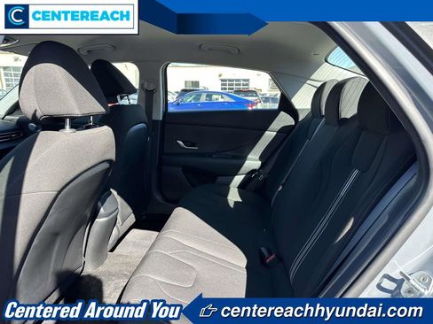 Used 2023 Hyundai Elantra SEL image 9