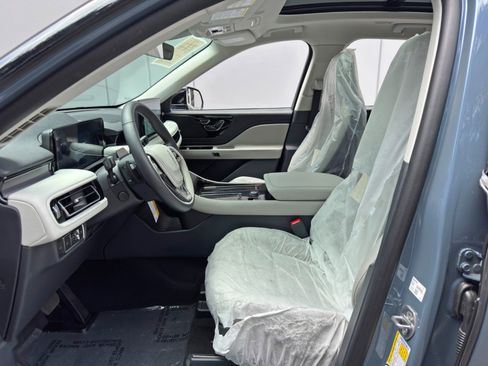 Used 2026 Lincoln Aviator AWD image 17
