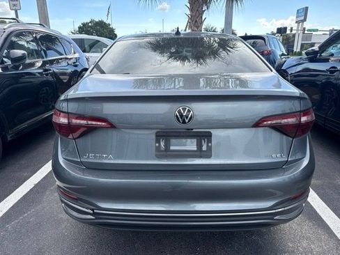 Used 2024 Volkswagen Jetta SEL FWD image 3