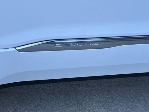 Used 2022 GMC Acadia Denali image 17