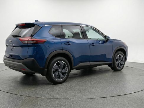 Used 2025 Nissan Rogue SV image 9