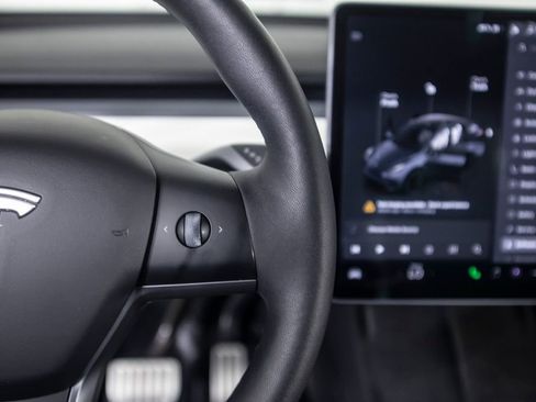 Used 2022 Tesla Model Y Performance image 33