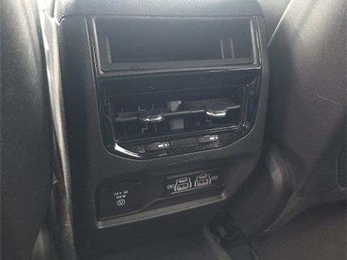 Used 2023 Jeep Grand Cherokee Altitude image 10