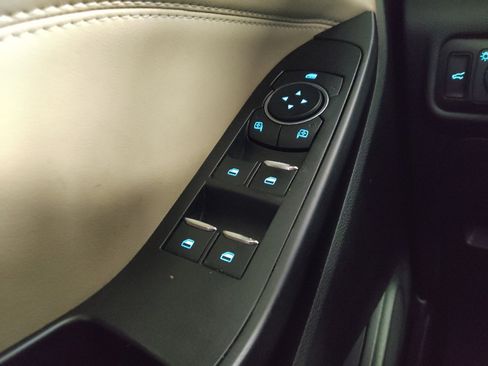 Used 2020 Ford Explorer XLT w/ Equipment Group 202A RWD image 27