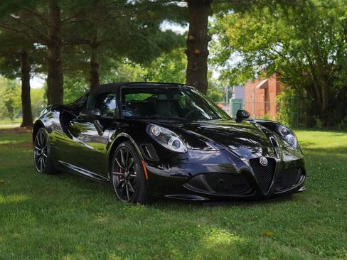 Used 2019 Alfa Romeo 4C Spider RWD image 12