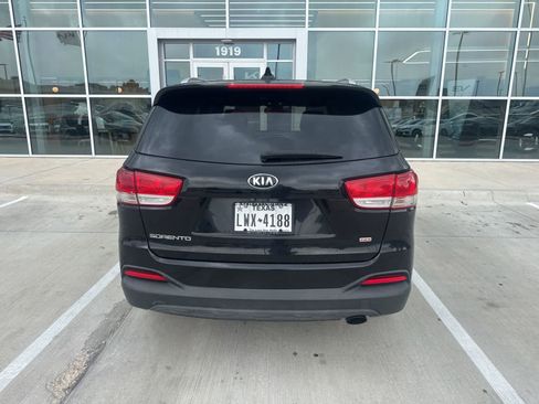 Used 2016 Kia Sorento FWD image 7