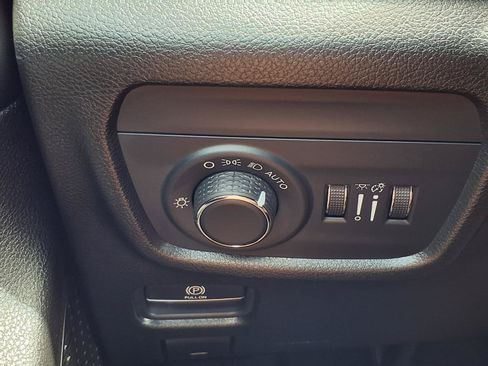 Certified 2025 Jeep Grand Cherokee L Laredo RWD image 11