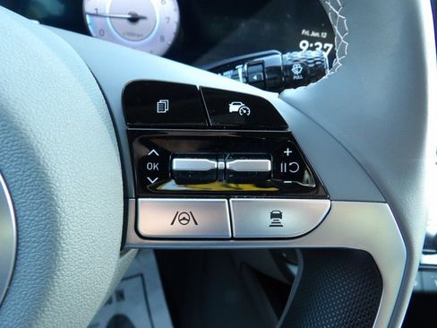 Certified 2025 Hyundai Elantra SEL FWD image 16