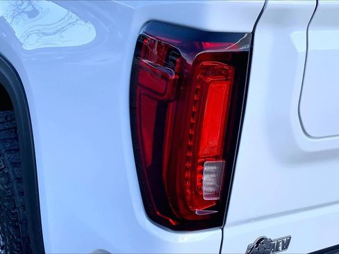 Used 2024 GMC Sierra 1500 AT4X w/ AT4X AEV Edition image 28