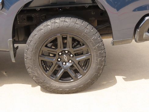 Used 2021 Chevrolet Silverado 1500 Custom Trail Boss image 17