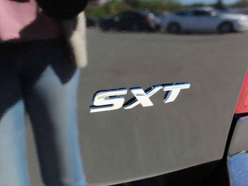 Used 2016 Dodge Grand Caravan SXT image 7