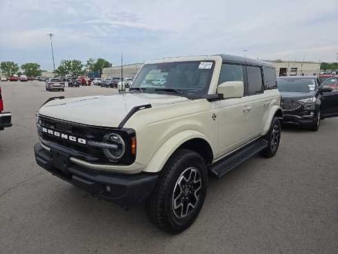 Used 2025 Ford Bronco Outer Banks AWD/4WD image 2