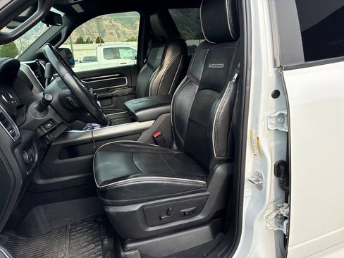 Used 2022 RAM 3500 Laramie AWD/4WD image 5
