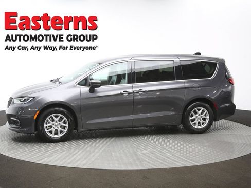Used 2023 Chrysler Pacifica Touring-L FWD image 61