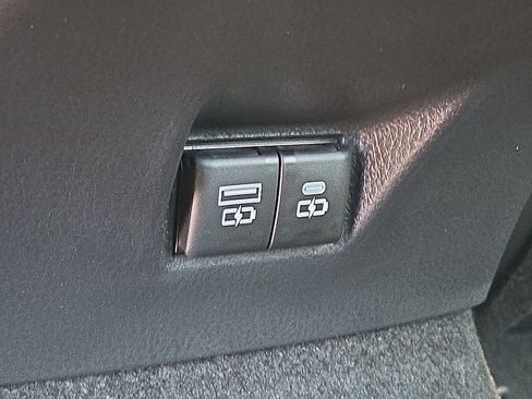 Used 2026 Toyota Camry SE w/ Multimedia Upgrade Package image 15