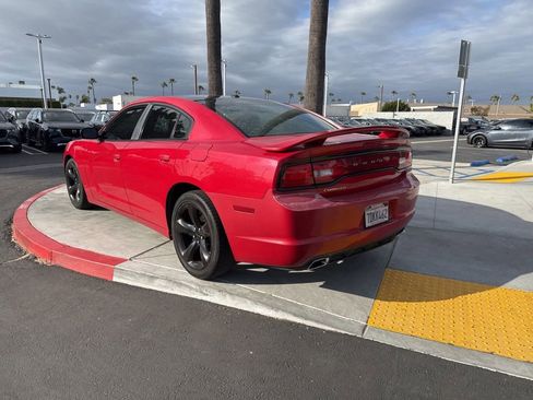 Used 2013 Dodge Charger SXT w/ Blacktop Pkg RWD image 12