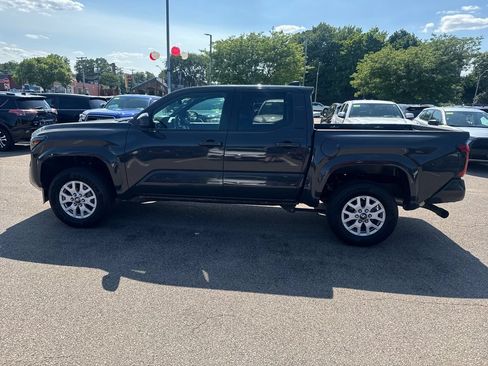Used 2025 Toyota Tacoma SR5 AWD/4WD image 4