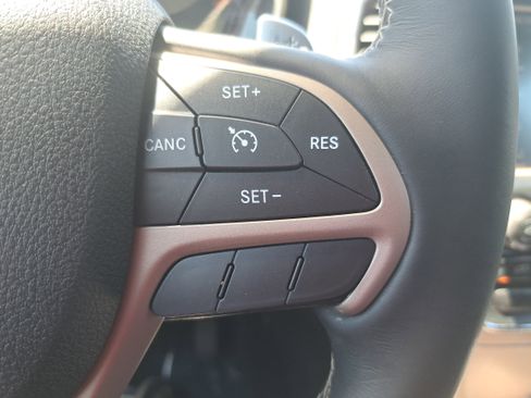 Used 2017 Jeep Grand Cherokee Overland AWD/4WD image 18