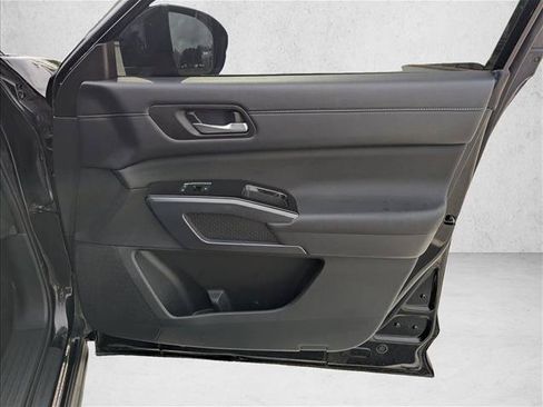 Used 2025 Nissan Pathfinder SL w/ SL Premium Package AWD/4WD image 27